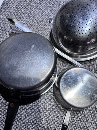 Set Utensili da cucina in acciaio e alluminio.