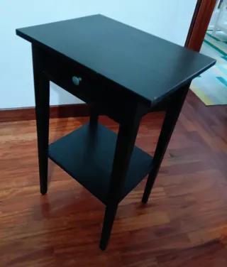 Mesa auxiliar IKEA madera negra