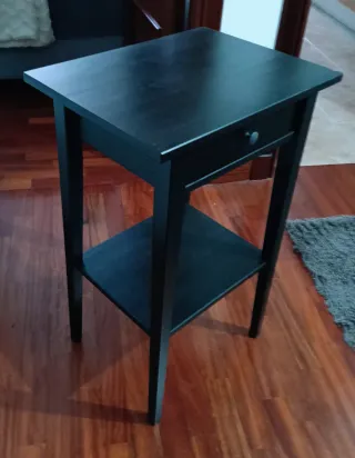 Mesa auxiliar IKEA madera negra