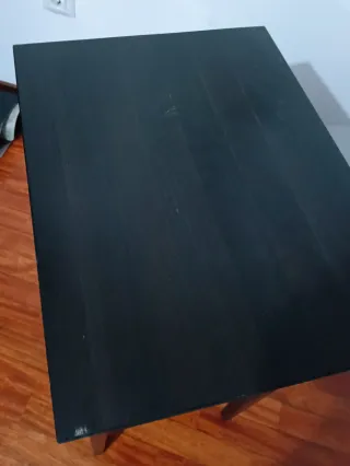 Mesa auxiliar IKEA madera negra