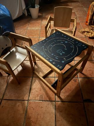 Mesa y silla infantil de madera