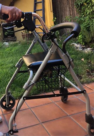 Andador para cuidafos de ancianos