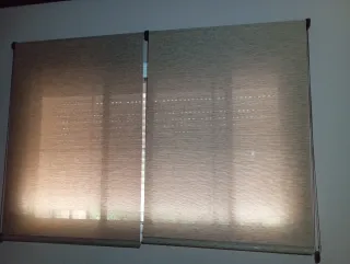 Estores enrollables beige/marrón