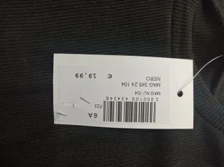 Maglioncino nero con volant