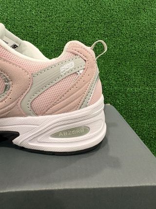 New Balance 530 Rosa y Blanco