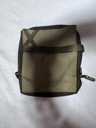Bolsito bandolera AXE negro