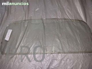 Luna delantera de Seat 600