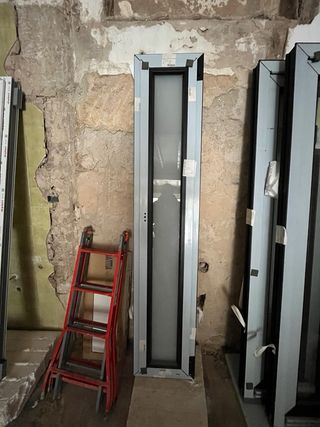 Ventana PVC Negro Mate 420x2100mm