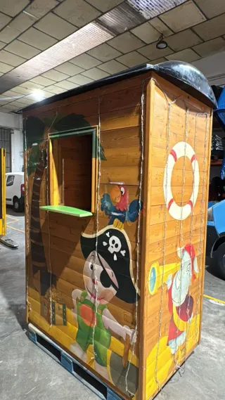 Caseta temática de madera con luz – ideal eventos/