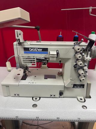 Máquina de coser Brother industrial recubridora