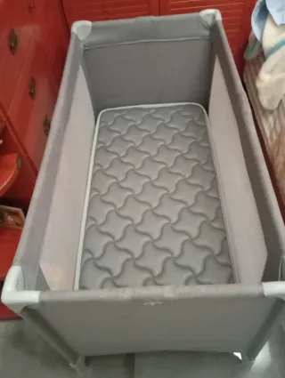 Cuna de viaje con colchón adicional