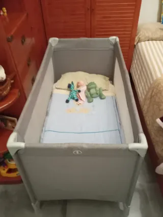 Cuna de viaje con colchón adicional