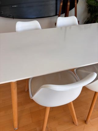 Mesa y 4 Sillas Comedor