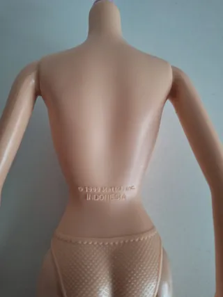 Cuerpo de muñeca Barbie