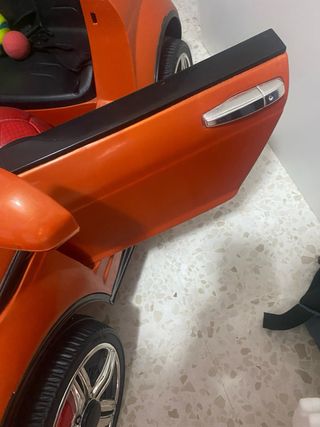 Coche de batería infantil naranja