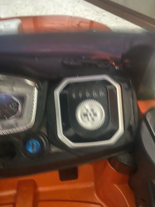 Coche de batería infantil naranja