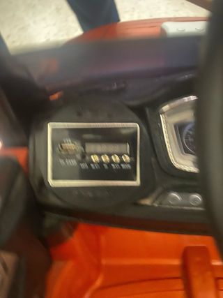 Coche de batería infantil naranja