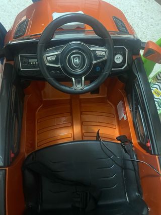Coche de batería infantil naranja
