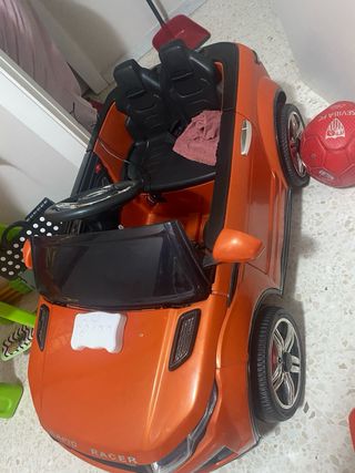 Coche de batería infantil naranja