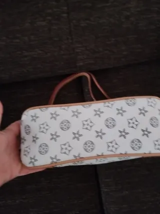 Bolso de mujer beige y blanco