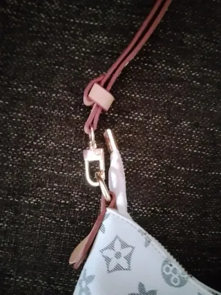 Bolso de mujer beige y blanco