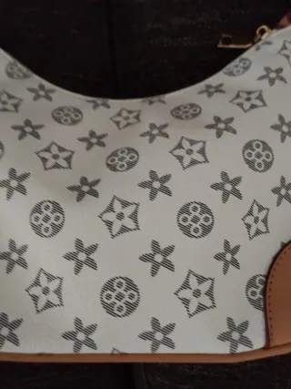 Bolso de mujer beige y blanco