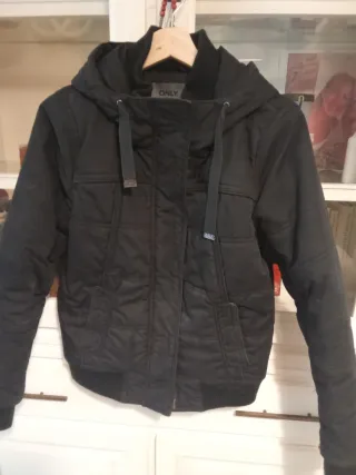 Cazadora ONLY invierno negra