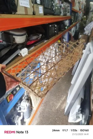 Cesta de cuerda y metal