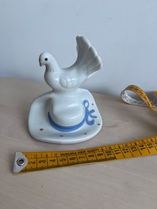 Paloma de cerámica blanca