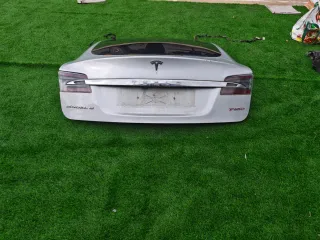 Maletero Tesla Model S.
