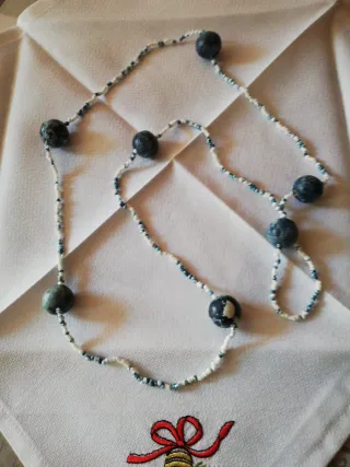 Collar Zara con bolitas de cristal