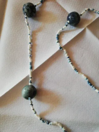 Collar Zara con bolitas de cristal