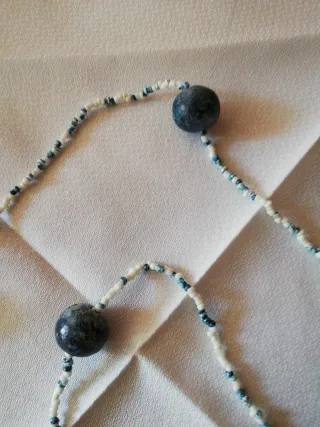 Collar Zara con bolitas de cristal