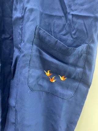 Camisón playero azul con bordado de dragón