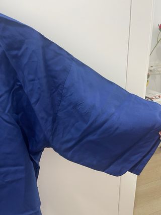 Camisón playero azul con bordado de dragón