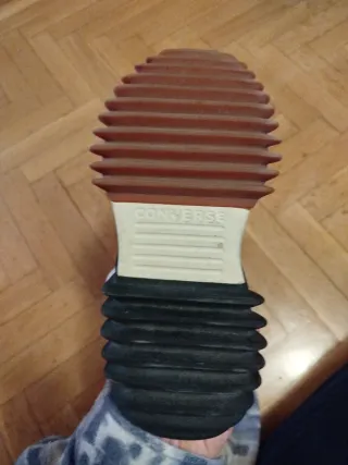 Zapatillas Converse Negras y Blancas