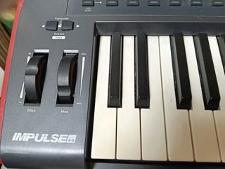 Controlador MIDI Novation Impulse 49 teclas
