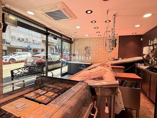 Local comercial en venta en Valdezarza en Madrid