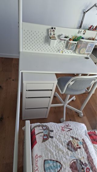 Cama alta infantil con escritorio