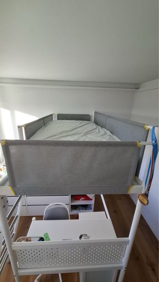 Cama alta infantil con escritorio