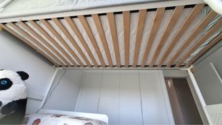 Cama alta infantil con escritorio