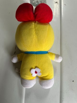 Peluche doraemon amarillo y blanco