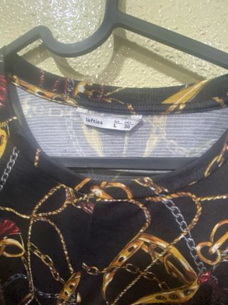 Vestido estampado cadenas y hebillas