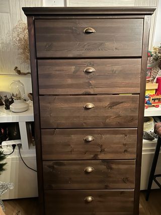 Zapatero de madera oscuro