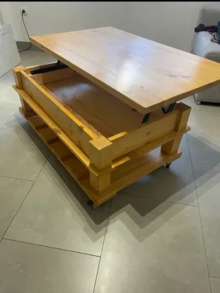 Mesa centro madera artesanal con ruedas