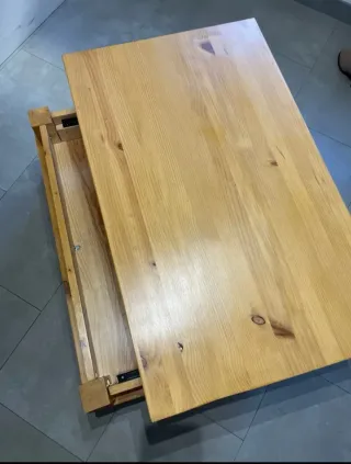 Mesa centro madera artesanal con ruedas