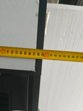 Ventana PVC con persiana gris