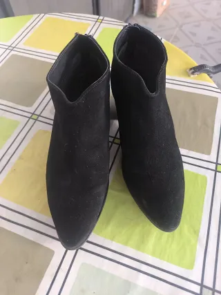 Botines negros.Cierre Cremallera.