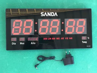 Reloj LED Sanda Rojo Pared Nuevo