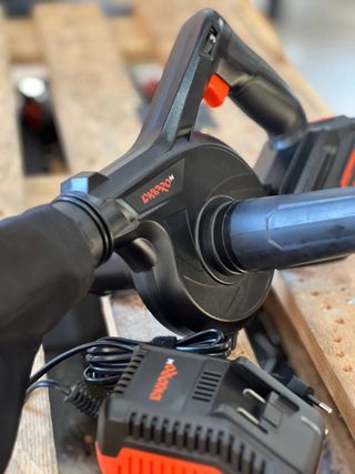 Kit Soplador Inalámbrico Dnipro-M DVB-200